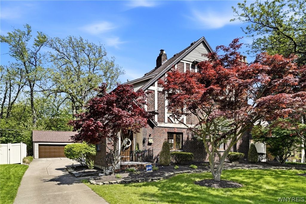 1041 Colvin Boulevard, Tonawanda, NY 14223