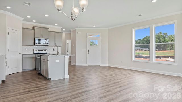 388 Creekview Road, Hendersonville, NC 28792