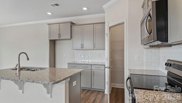 388 Creekview Road, Hendersonville, NC 28792