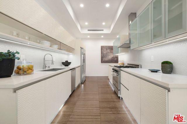 225 S Hamilton Drive 102, Beverly Hills, CA 90211