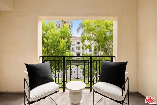 225 S Hamilton Drive 102, Beverly Hills, CA 90211
