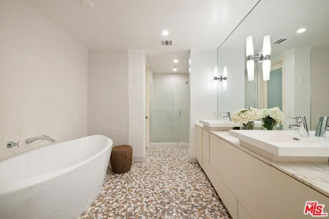 225 S Hamilton Drive 102, Beverly Hills, CA 90211