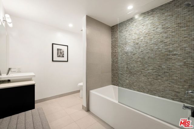 225 S Hamilton Drive 102, Beverly Hills, CA 90211