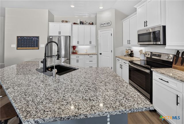 612 Holstein Drive, Belton, TX 76513