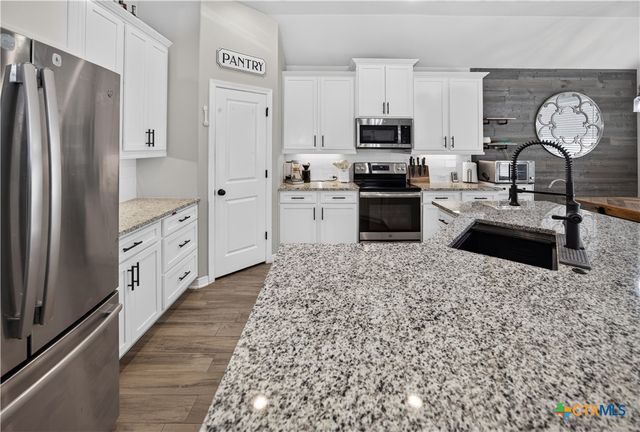 612 Holstein Drive, Belton, TX 76513