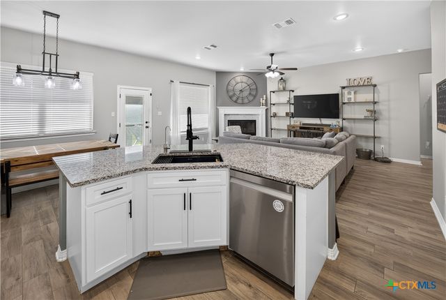 612 Holstein Drive, Belton, TX 76513