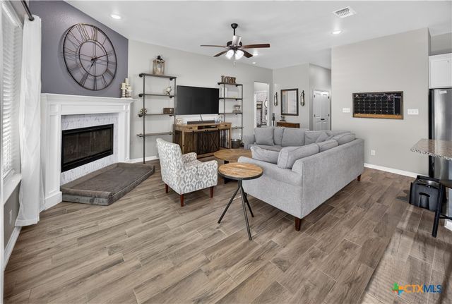 612 Holstein Drive, Belton, TX 76513