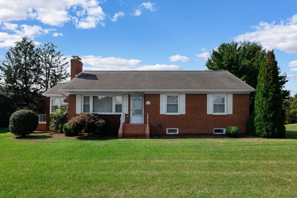 210 MONGER HILL RD, Elkton, VA 22827
