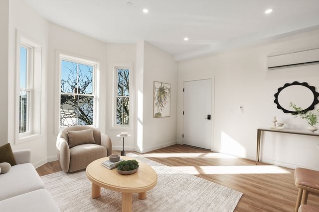 43-45 Blossom St 3, Chelsea, MA 02150