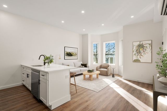 43-45 Blossom St 3, Chelsea, MA 02150