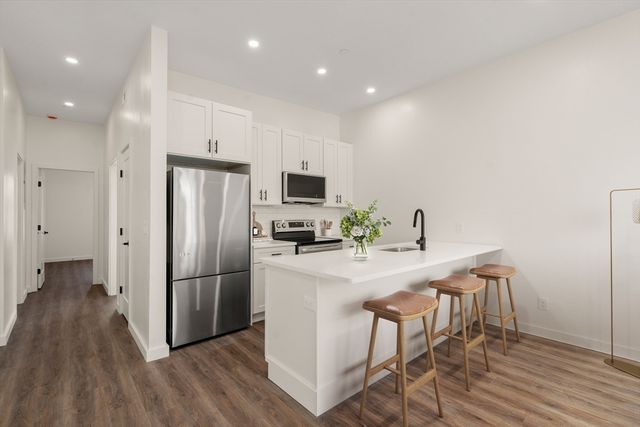 43-45 Blossom St 3, Chelsea, MA 02150