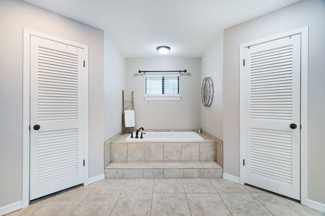 4030 Shannon Drive, Paris, TX 75462