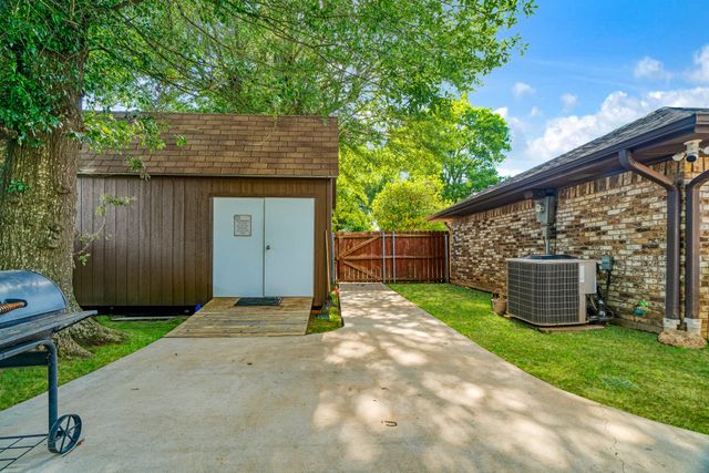 4030 Shannon Drive, Paris, TX 75462