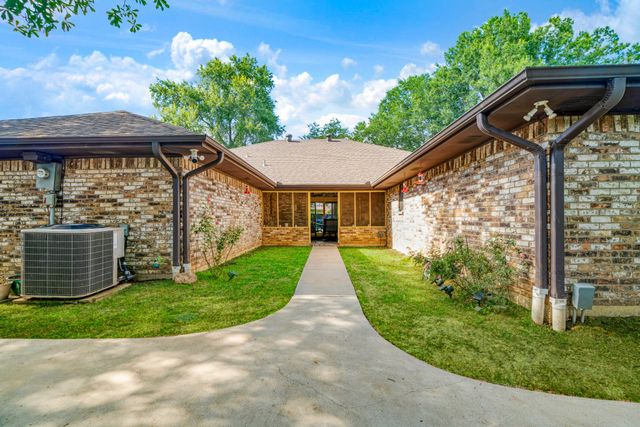 4030 Shannon Drive, Paris, TX 75462