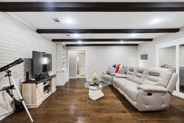 4030 Shannon Drive, Paris, TX 75462