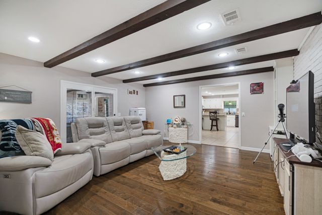 4030 Shannon Drive, Paris, TX 75462