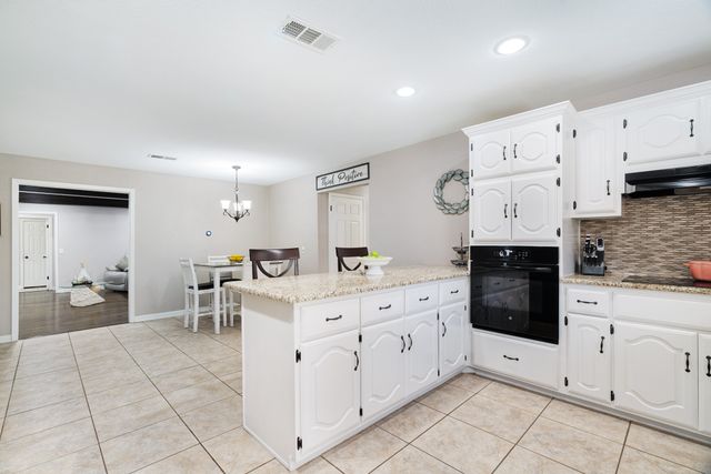 4030 Shannon Drive, Paris, TX 75462