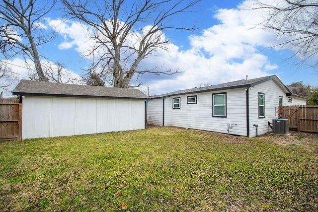 505 18th Avenue N, Texas City, TX 77590