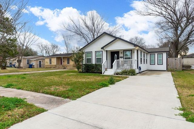 505 18th Avenue N, Texas City, TX 77590