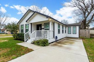 505 18th Avenue N, Texas City, TX 77590