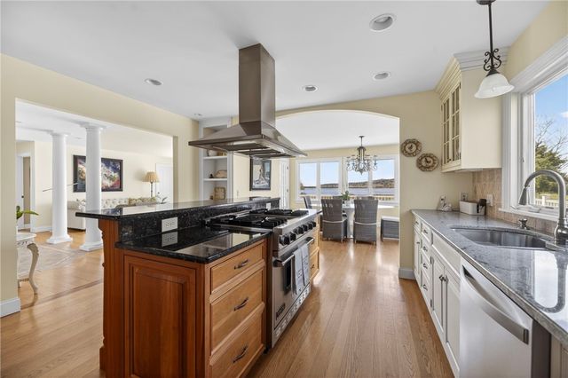 38 Pierce Avenue, Jamestown, RI 02835