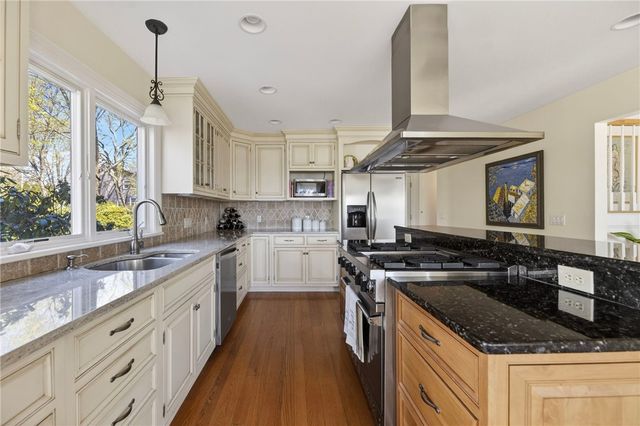 38 Pierce Avenue, Jamestown, RI 02835