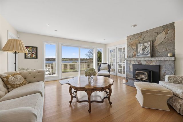 38 Pierce Avenue, Jamestown, RI 02835