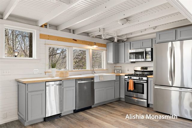 15058 Stickney Ridge Road, Grand Haven, MI 49417