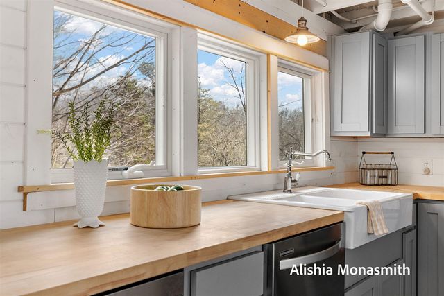 15058 Stickney Ridge Road, Grand Haven, MI 49417