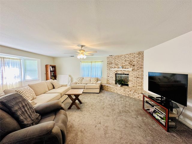 425 N Avenue E, Cross Plains, TX 76443