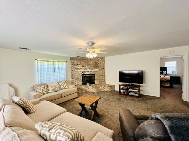 425 N Avenue E, Cross Plains, TX 76443