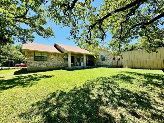 425 N Avenue E, Cross Plains, TX 76443