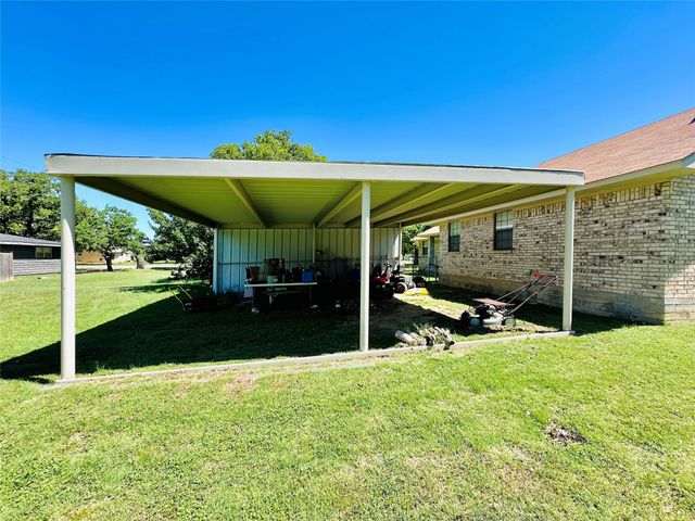 425 N Avenue E, Cross Plains, TX 76443