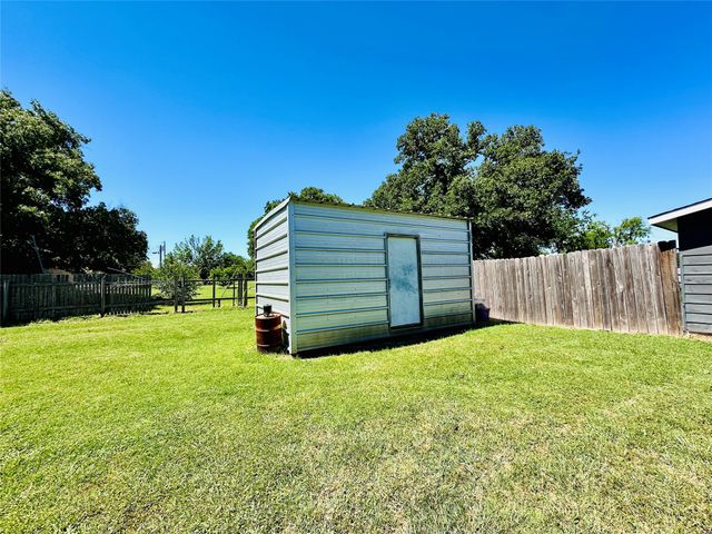 425 N Avenue E, Cross Plains, TX 76443