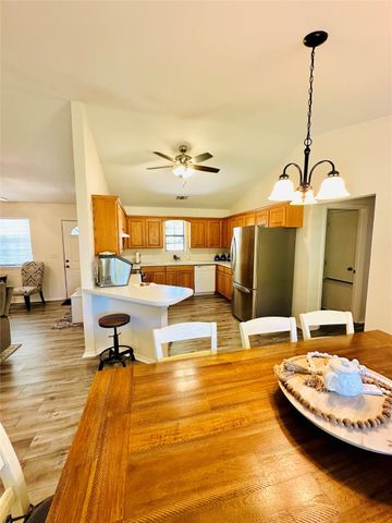 425 N Avenue E, Cross Plains, TX 76443