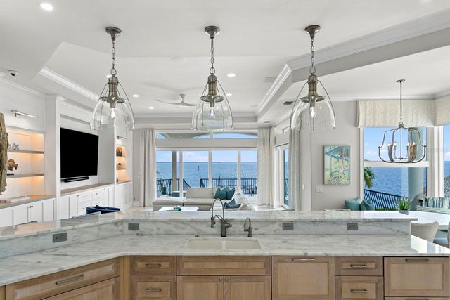 611 1ST AVENUE S, Tierra Verde, FL 33715