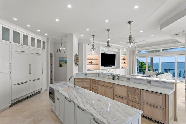 611 1ST AVENUE S, Tierra Verde, FL 33715