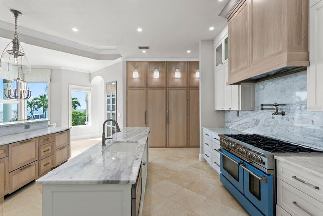 611 1ST AVENUE S, Tierra Verde, FL 33715