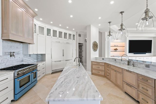 611 1ST AVENUE S, Tierra Verde, FL 33715