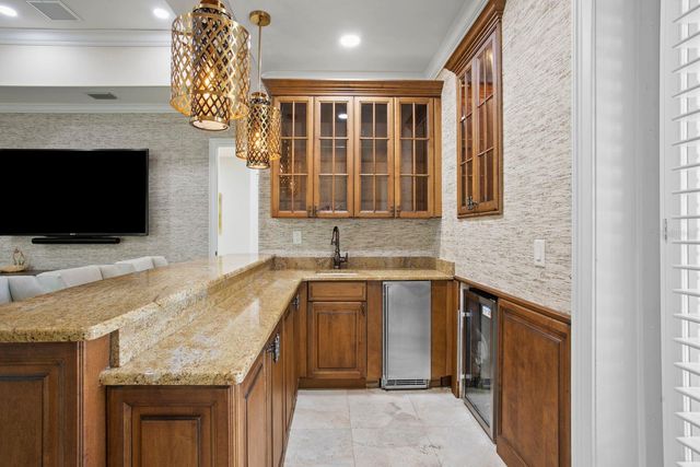 611 1ST AVENUE S, Tierra Verde, FL 33715