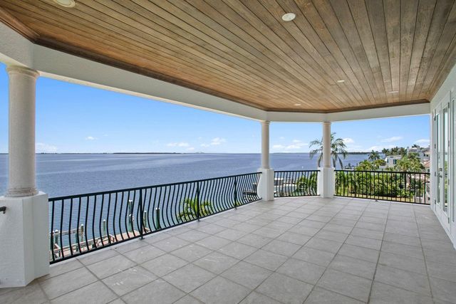 611 1ST AVENUE S, Tierra Verde, FL 33715