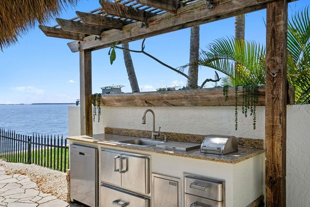 611 1ST AVENUE S, Tierra Verde, FL 33715