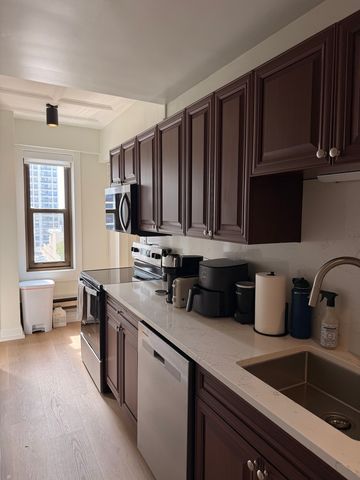 1211 N LASALLE Street 901, Chicago, IL 60610
