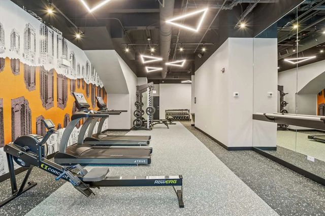 1211 N LASALLE Street 901, Chicago, IL 60610