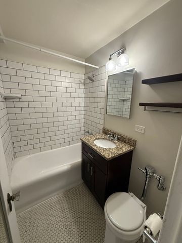 1211 N LASALLE Street 901, Chicago, IL 60610