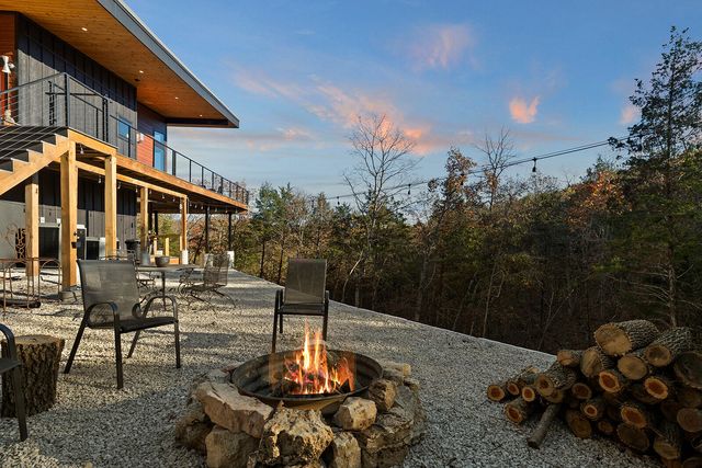 176 Canada Drive, Branson West, MO 65737