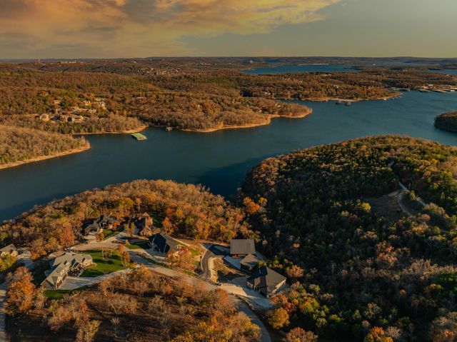 176 Canada Drive, Branson West, MO 65737