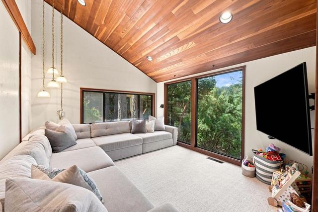22163 Miller Ridge Road, Los Gatos, CA 95033
