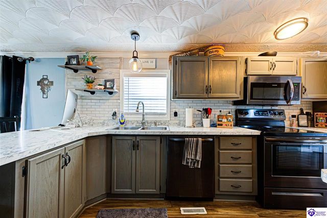 140 Woods Rd, Brandenburg, KY 40108