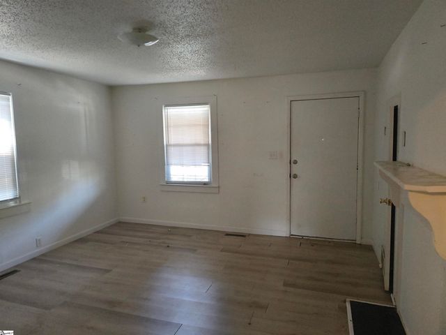 23 6th Avenue, Greenville, SC 29609